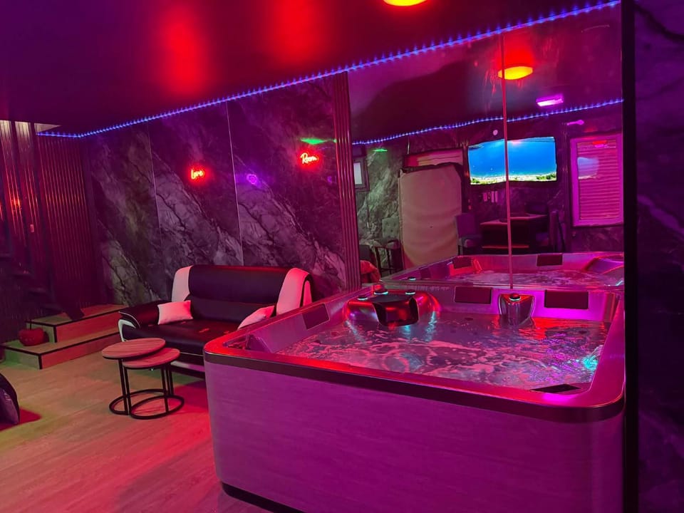 Love And Spa Love hotel in Hauts-de-France