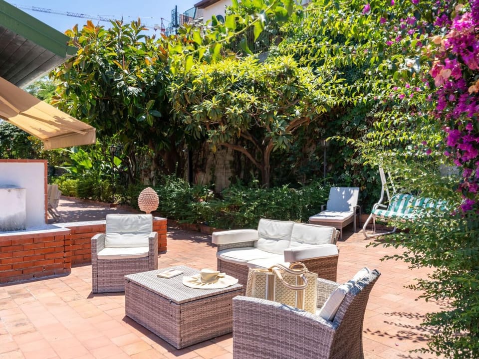 Holiday Home Villa Valencia by Interhome House in Taormina