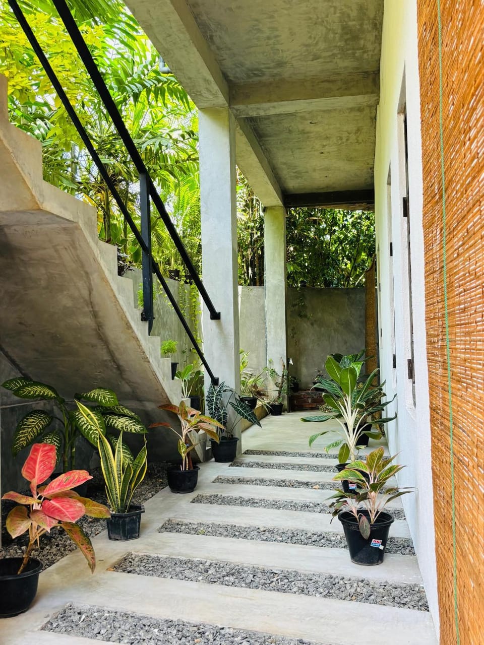 The Oasis Bed and Breakfast in Kamburugamuwa