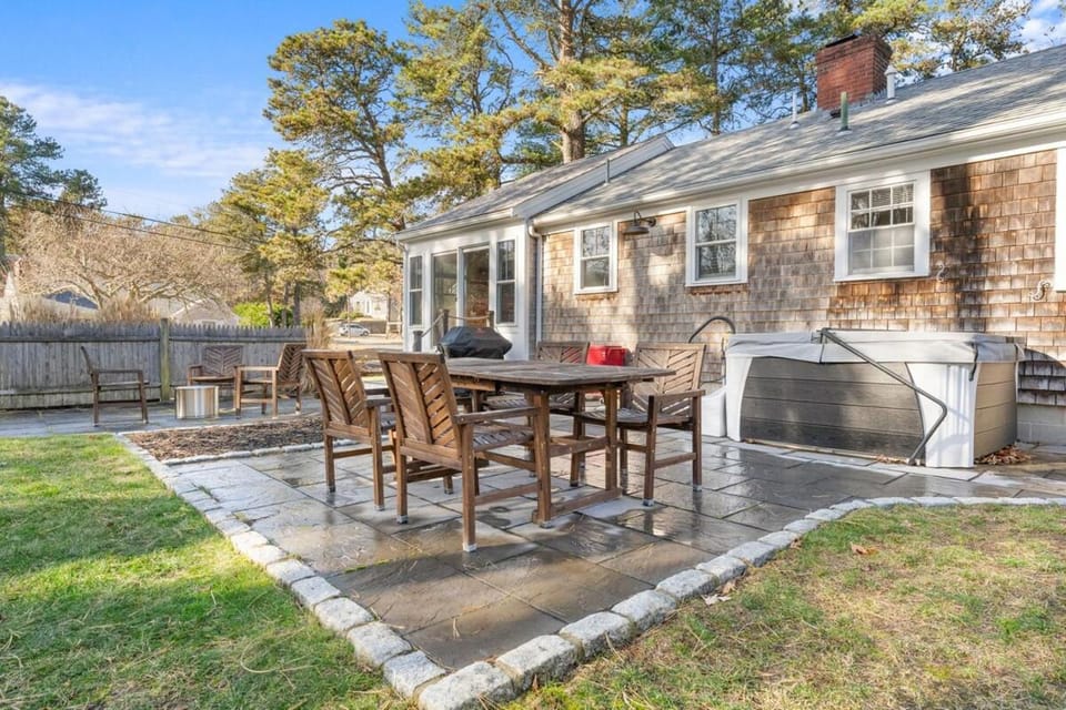 Coastal comfort near beaches and walking distance to Harwich Port! House in Harwich