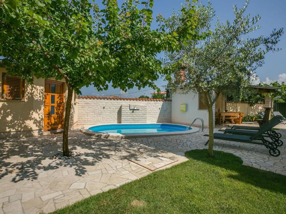 Holiday Home Villa Cera Vodnjan für 12 Personen by Interhome House in Vodnjan