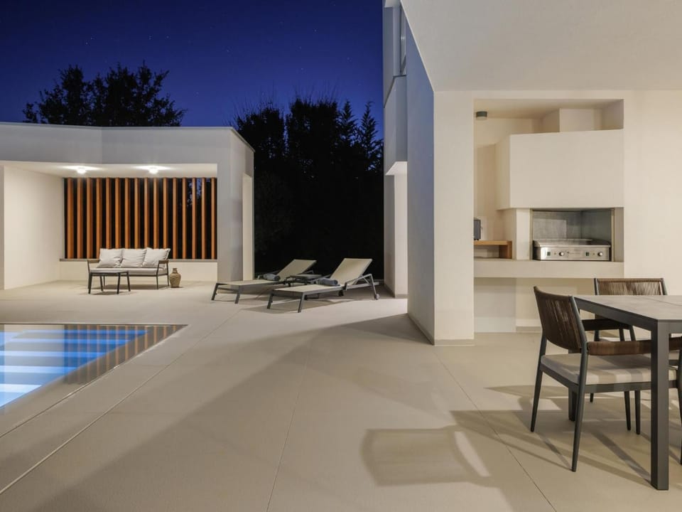 Holiday Home Villa Brioli by Interhome House in Peroj