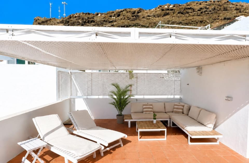 Balcony/Terrace, sunbed