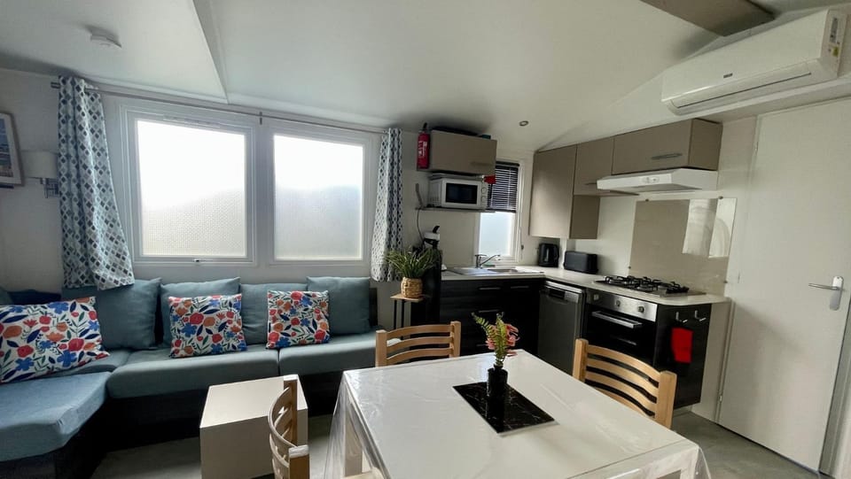 Living room, Dining area, microwave, oven, kitchen