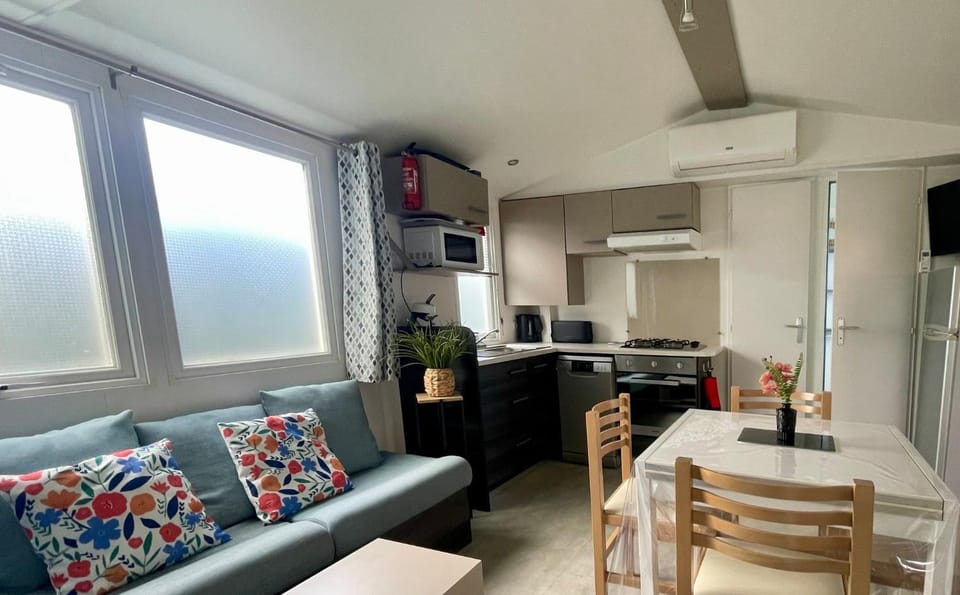 Living room, Dining area, microwave, oven, kitchen