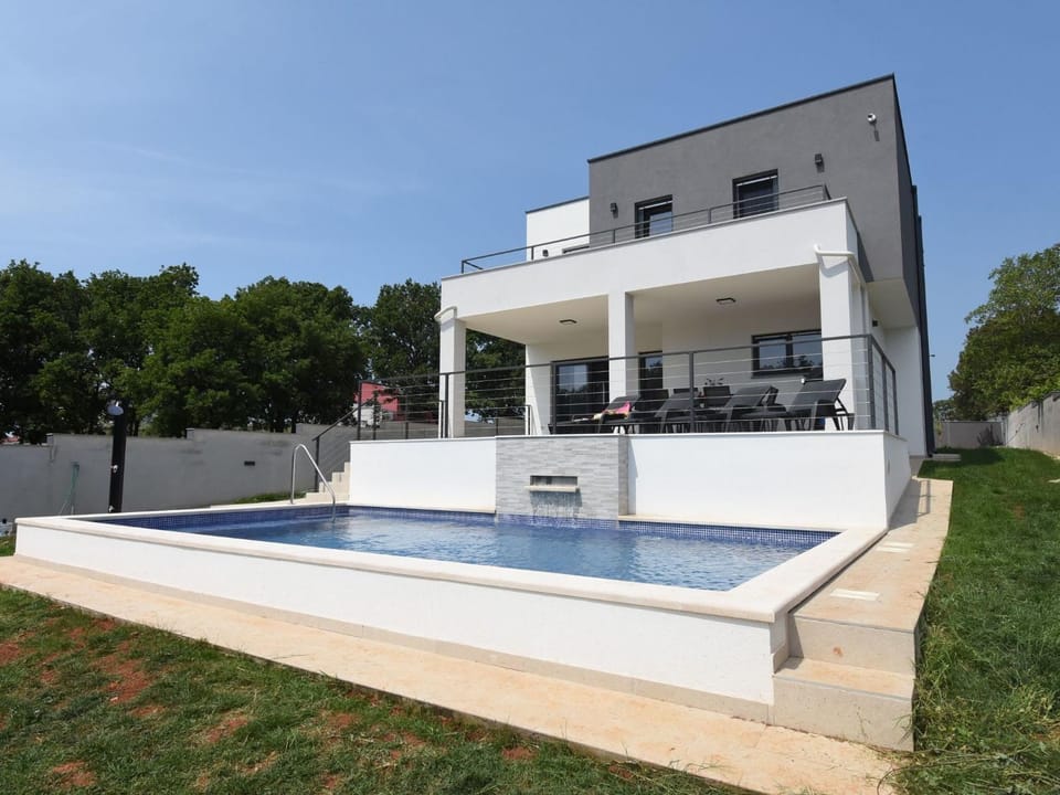 Holiday Home Ferienvilla Luxury Villa Tara mit beheiztem Pool by Interhome House in Medulin