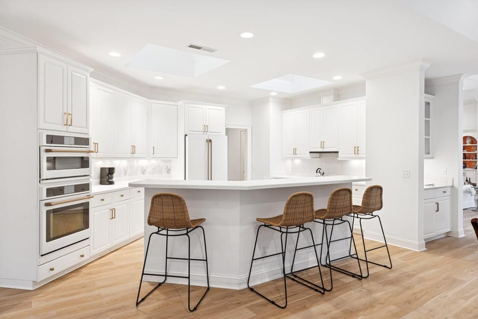 Kitchen or kitchenette, Dining area, oven, stove