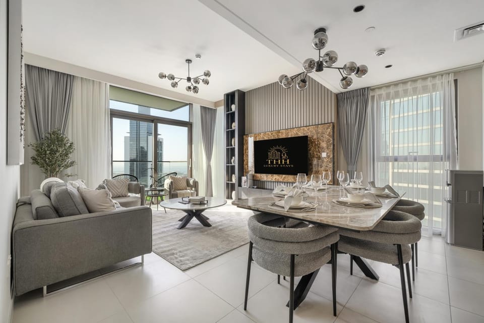 Living room, Dining area