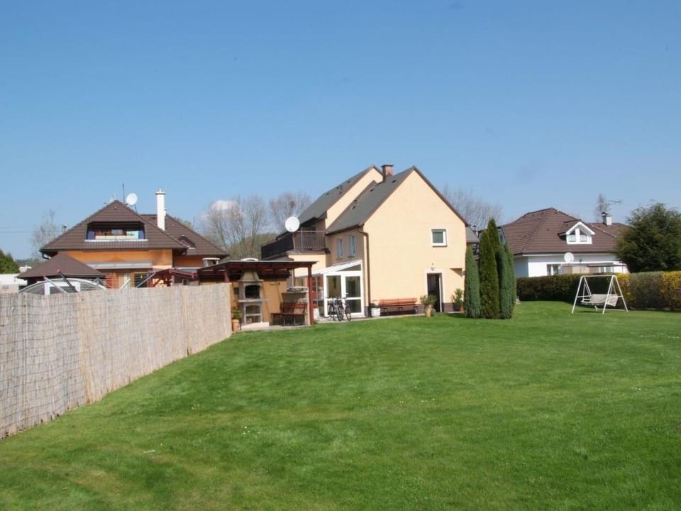 Holiday Home mit Garten und Pools by Interhome House in Czechia