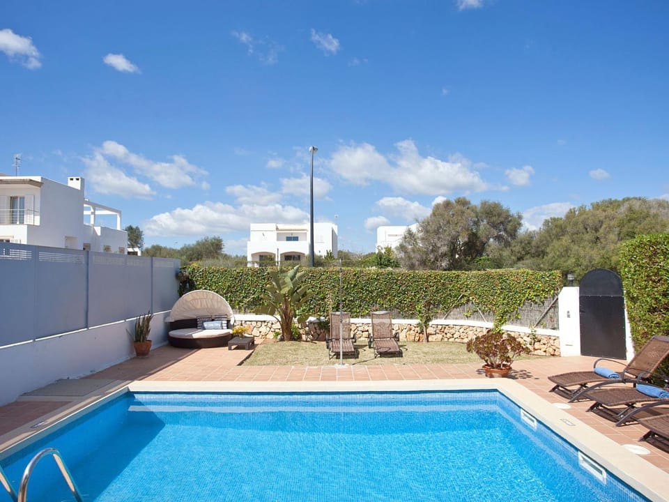 Holiday Home Chalet Casa Hector 300m vom Strand und Schwimmbad entfernt by Interhome House in Cala Ferrera