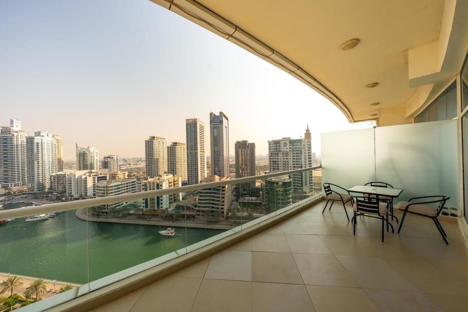 Luxury 2BR Waterfront Stay - Marina & Canal View Apartment in Dubai