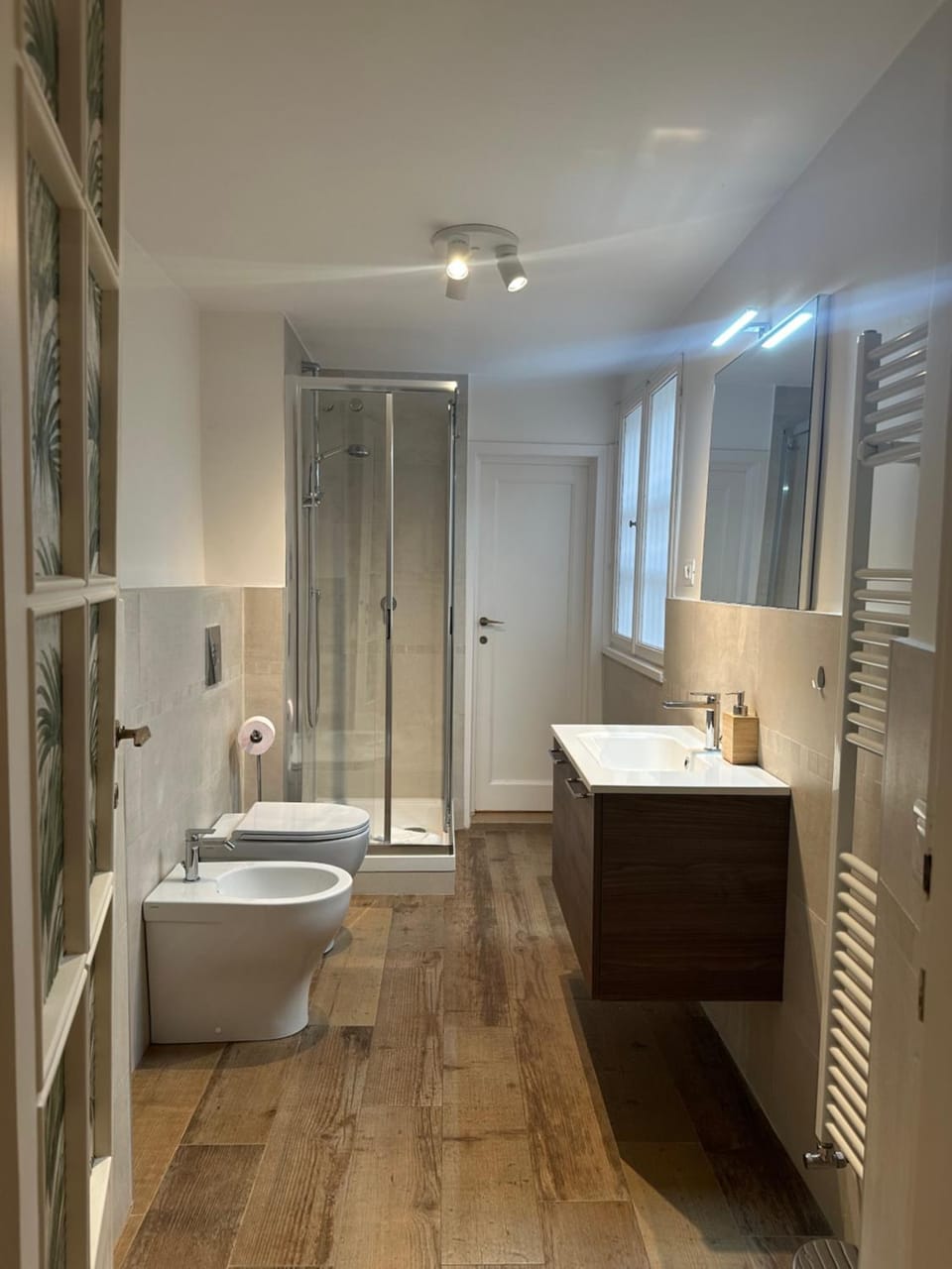 Shower, Bathroom, Bedroom, Bath, towels