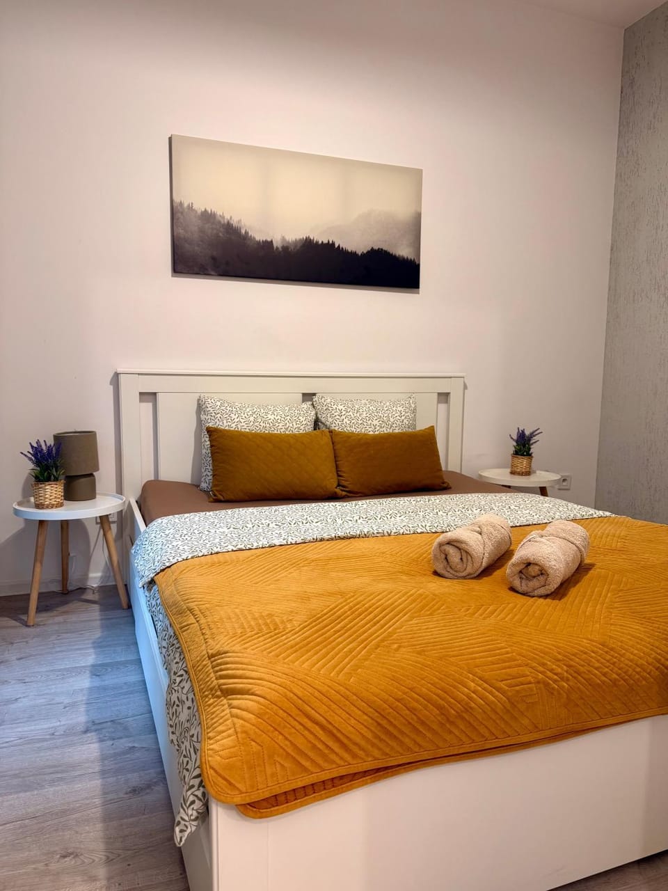 Bed, Bedroom, towels