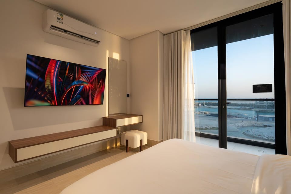 Bed, Natural landscape, TV and multimedia, Photo of the whole room, Evening entertainment, Bedroom, air conditioner