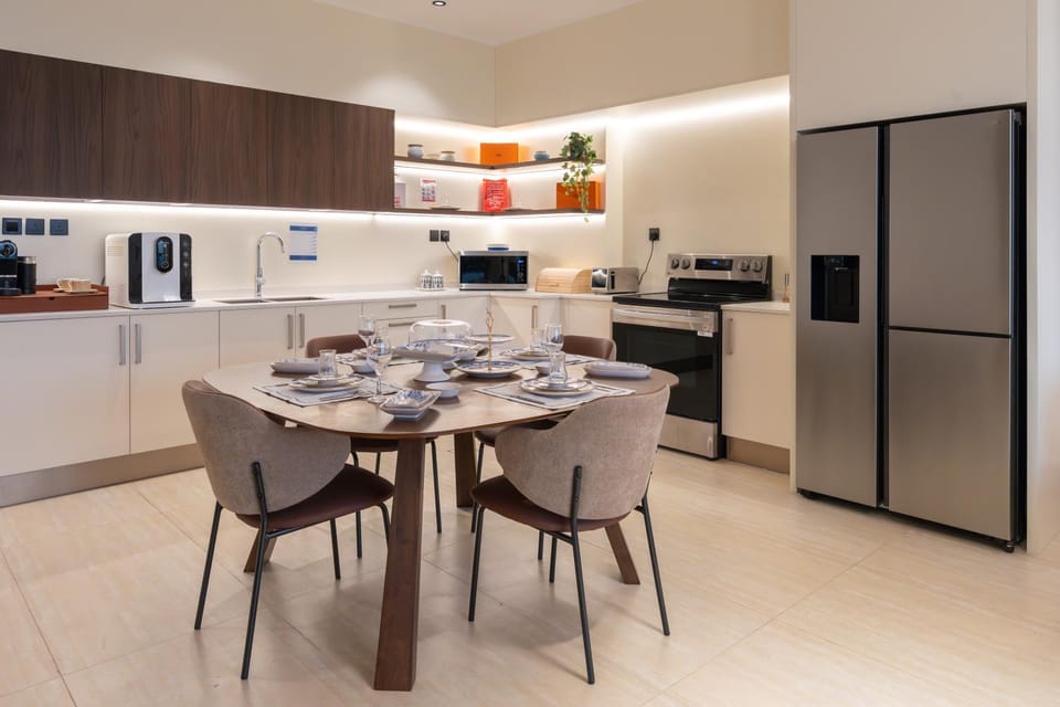 Coffee/tea facilities, Kitchen or kitchenette, Food and drinks, Dining area, Food, minibar, oven, stove, toaster