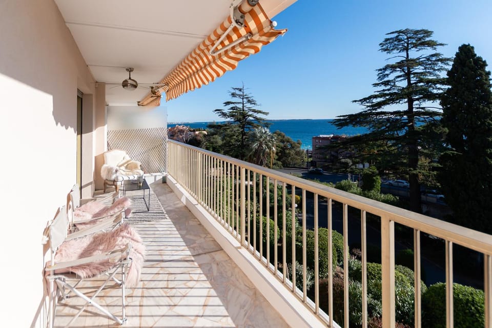Patio, Day, Natural landscape, View (from property/room), Balcony/Terrace, Dining area, Sea view