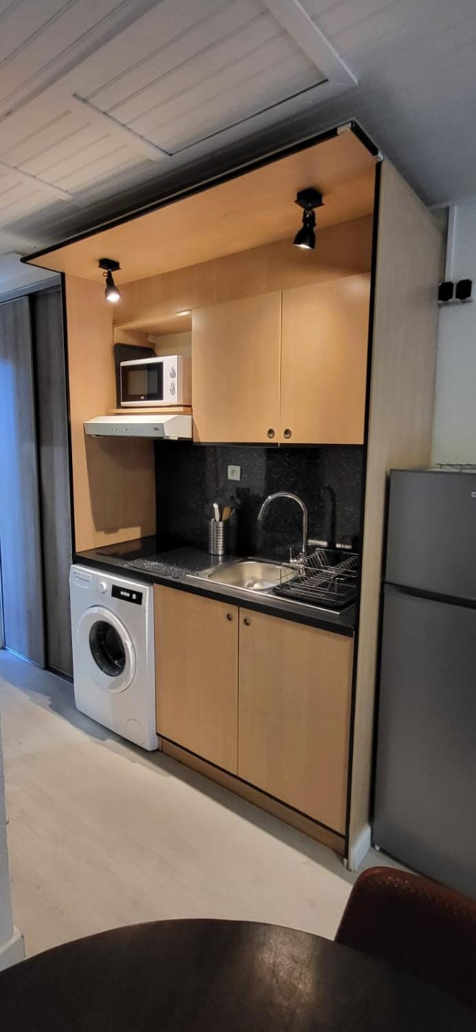 Coffee/tea facilities, Kitchen or kitchenette, oven, pet friendly, stove