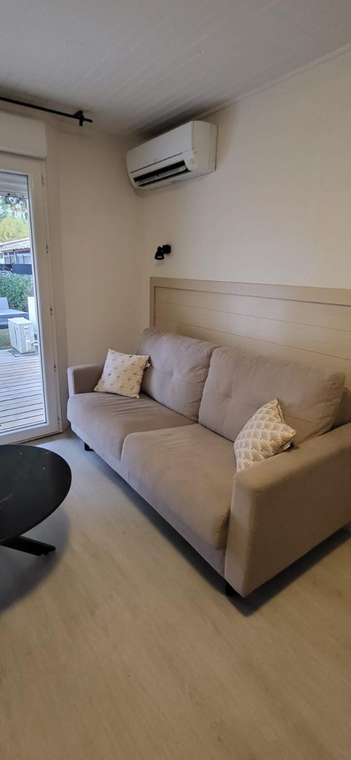 Living room, Seating area, air conditioner