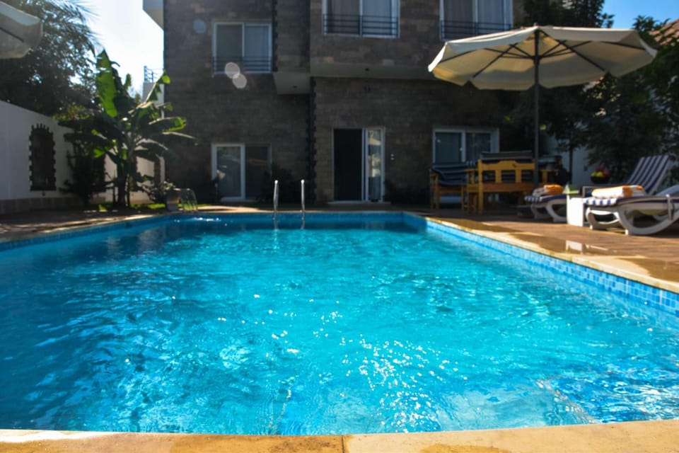 Property building, Patio, Day, Pool view, Swimming pool, Parking, sunbed