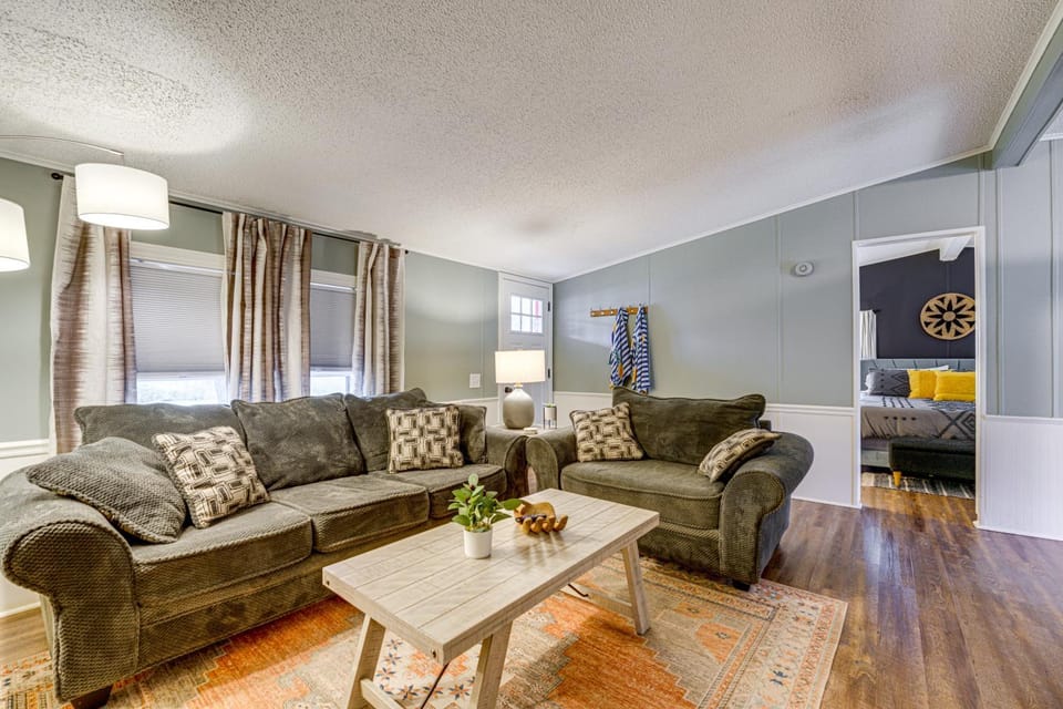 6 Mi to State Harbor! Stylish Port Austin Home House in Michigan