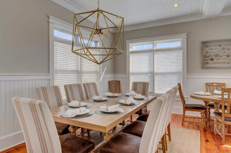 'Beach Daze'~ ELEVATOR, PRIVATE POOL, ROOF TOP WITH OCEAN VIEWS House in Isle of Palms
