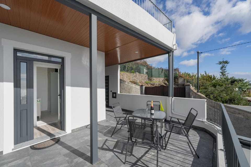 Property building, Patio, Balcony/Terrace, Other, Seating area, Dining area