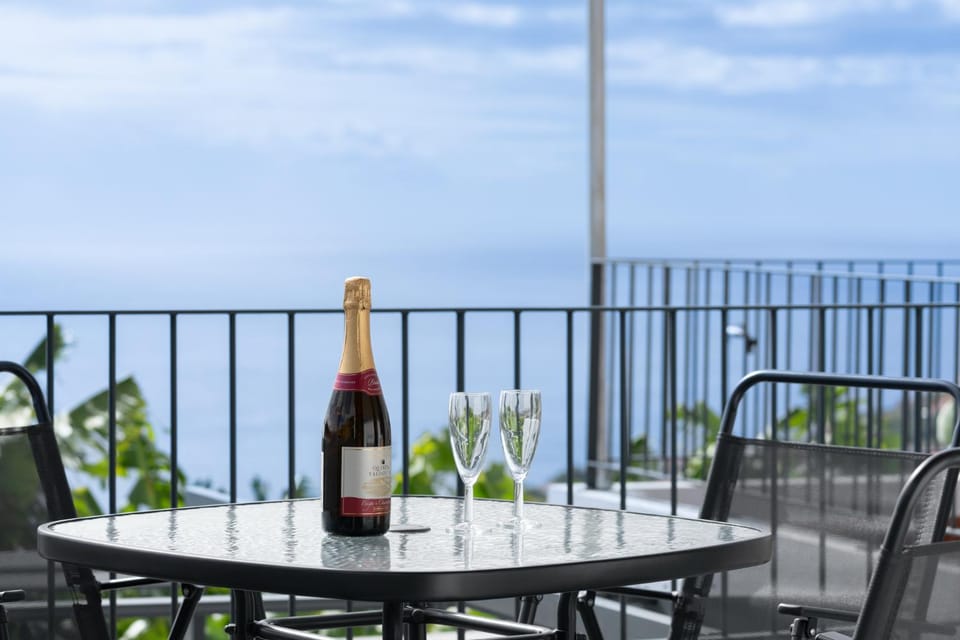 Day, Natural landscape, View (from property/room), Balcony/Terrace, Other, Dining area, Sea view, Drinks, Alcoholic drinks
