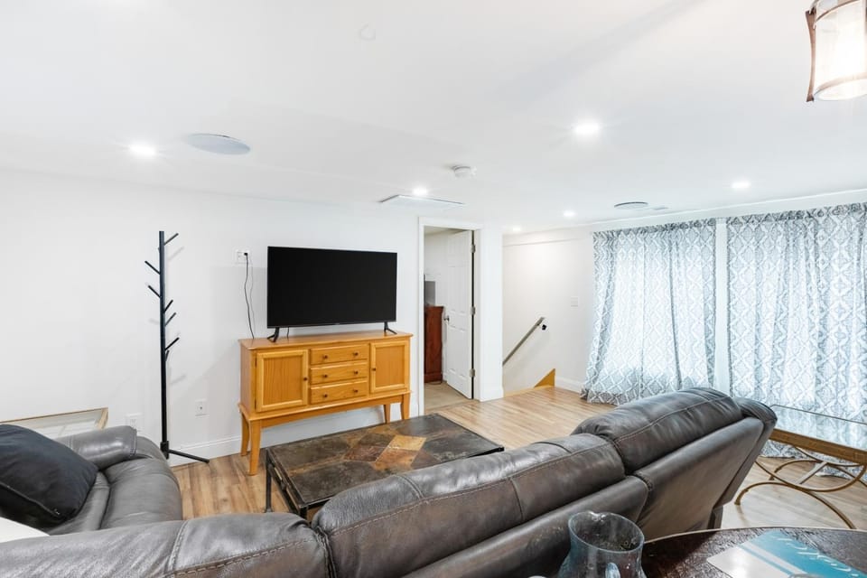 Orange NJ 2BR Duplex | Walk to Train + 2BA House in East Orange