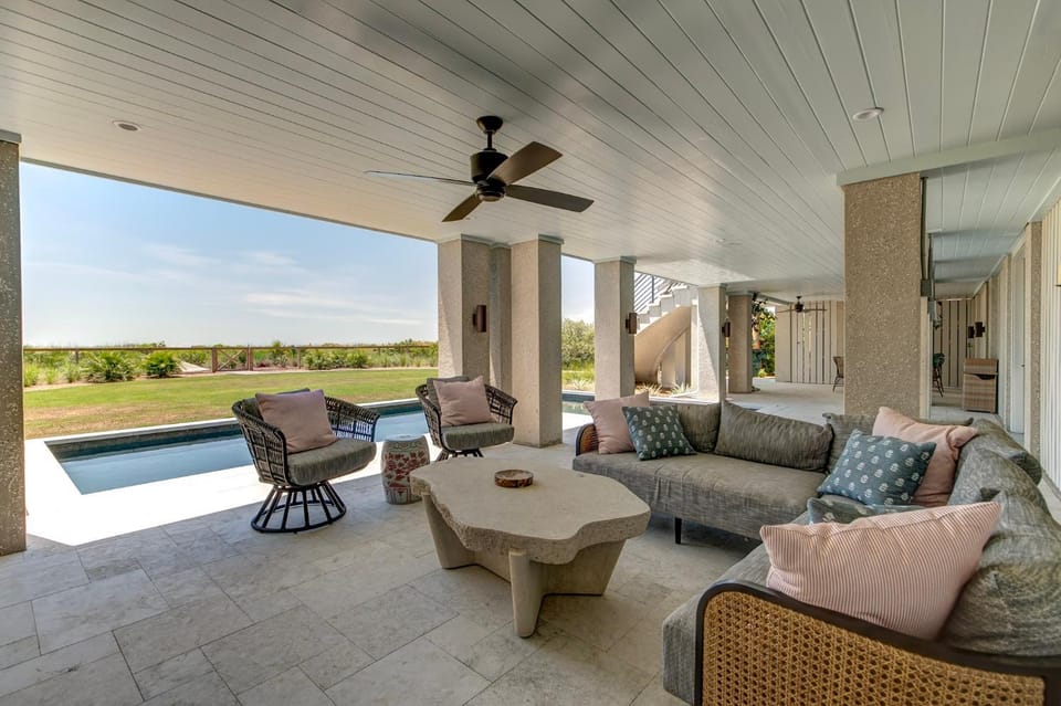 New Listing! Ask about discounts! 3900 Palm Blvd. Oceanfront 5 bd, pool/hot tub, elevator House in Isle of Palms