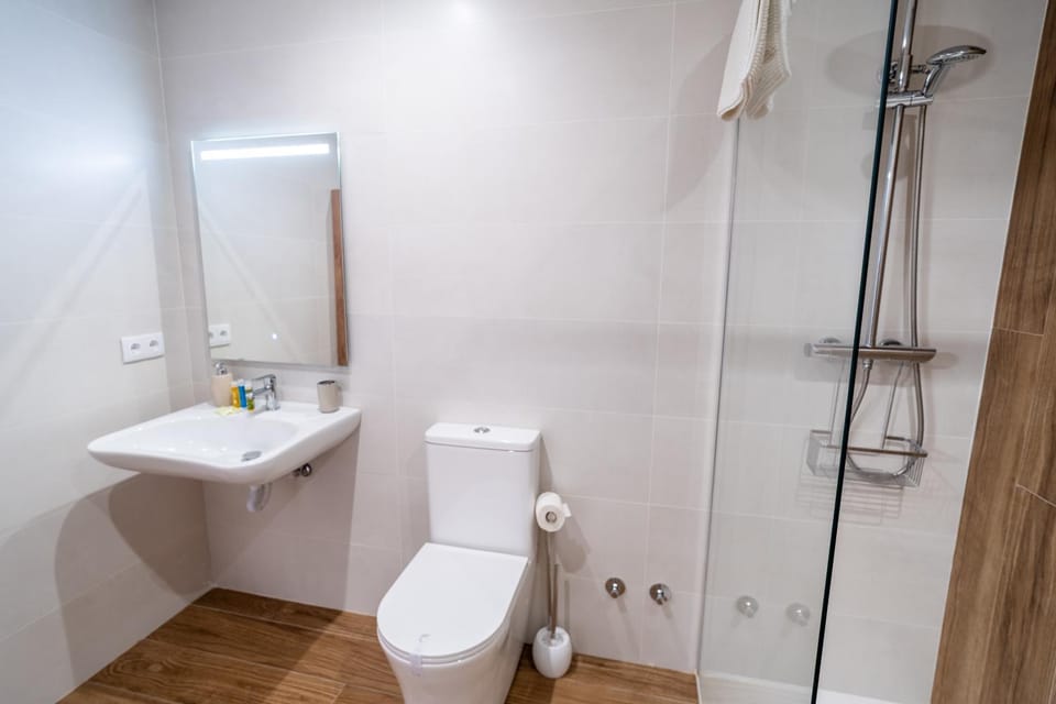 Shower, Bathroom, towels