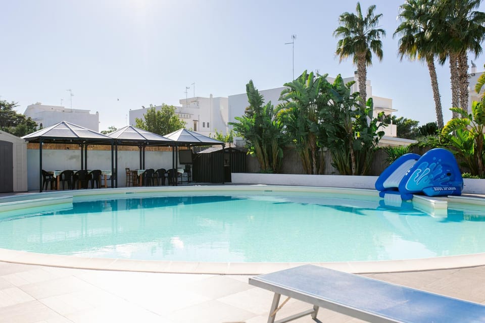 Day, Pool view, Swimming pool, sunbed