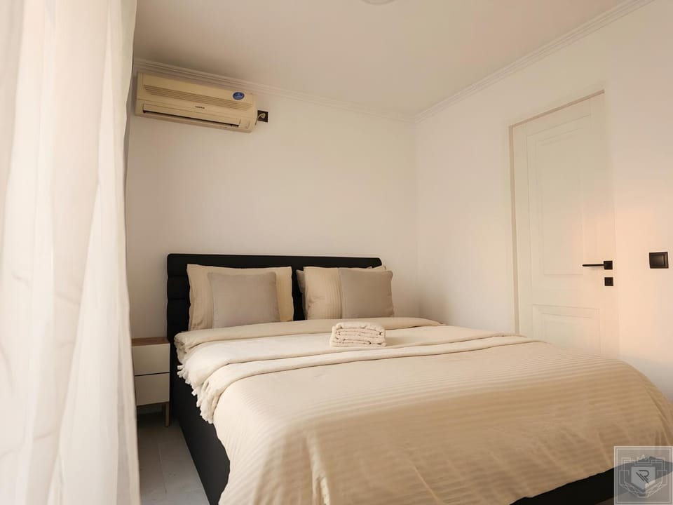 RentHouse ApartHotel Room #1 Apartment in Chișinău