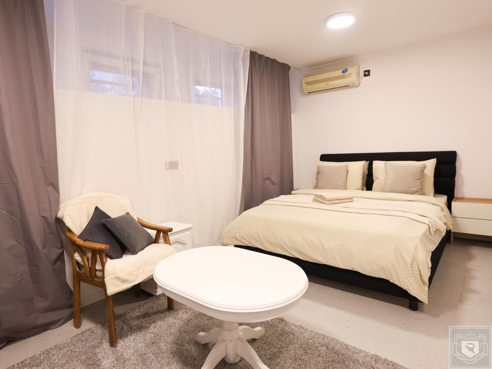 RentHouse ApartHotel Room #1 Apartment in Chișinău