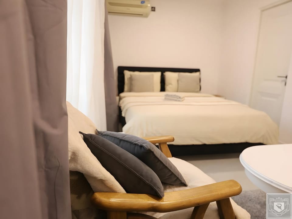 RentHouse ApartHotel Room #1 Apartment in Chișinău