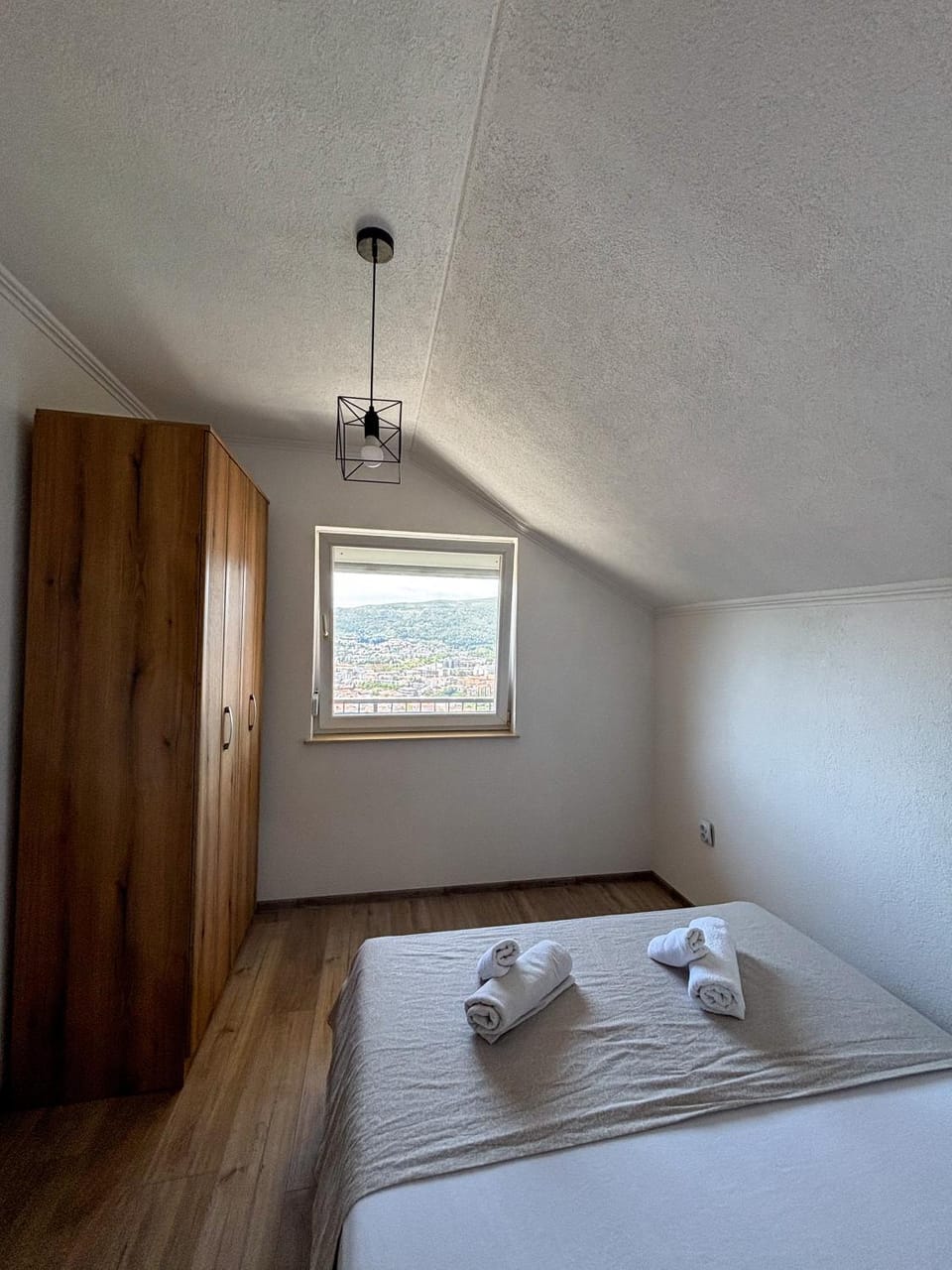 Horizont 3-Bedroom Apartment with City View & Private Parking Apartment in Mostar