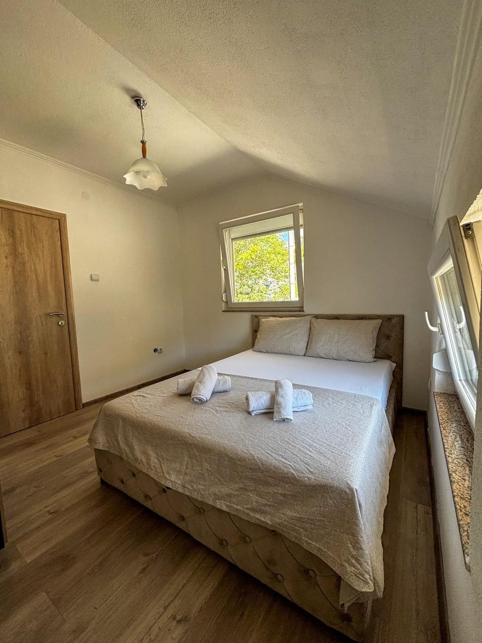 Horizont 3-Bedroom Apartment with City View & Private Parking Apartment in Mostar
