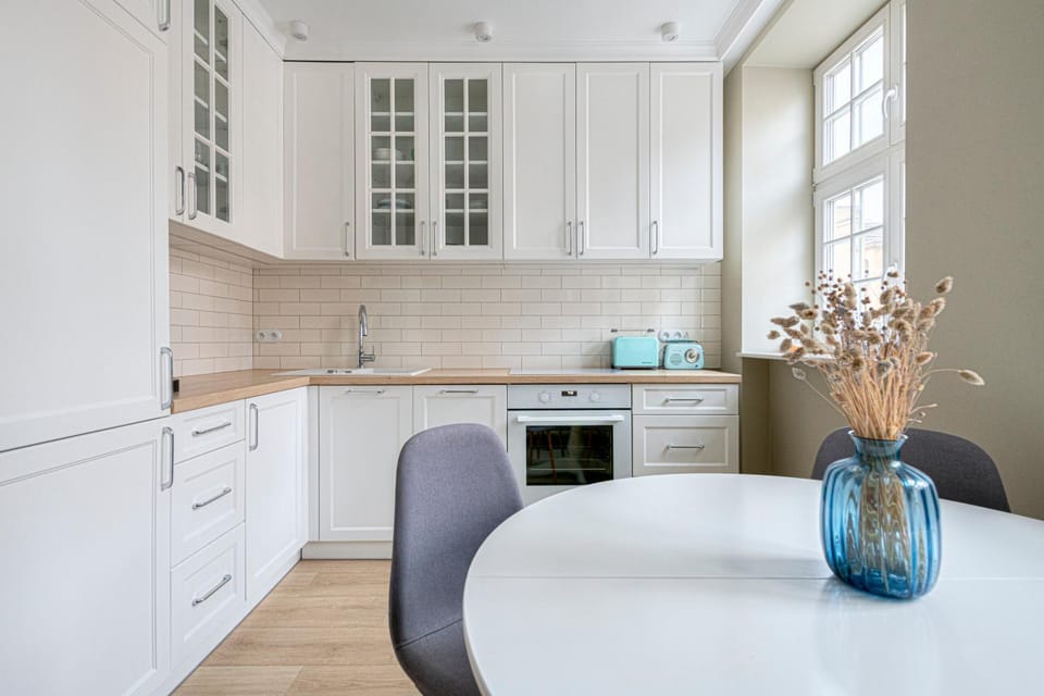 Kitchen or kitchenette, Dining area, stove