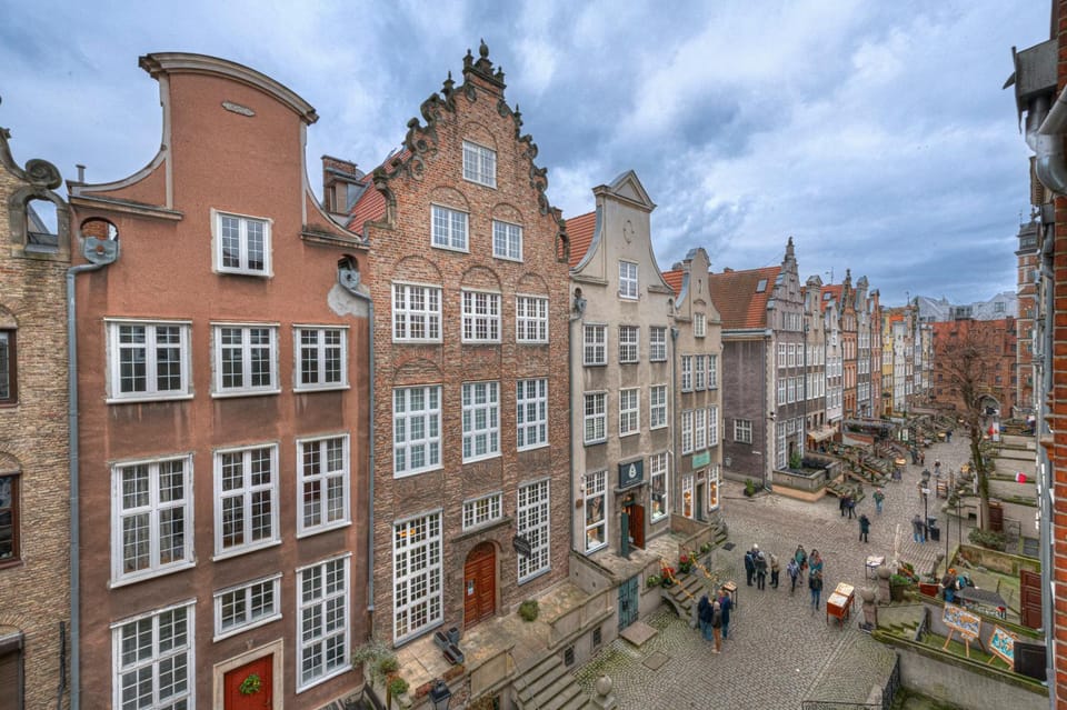 Day, Neighbourhood, City view, Street view, Location