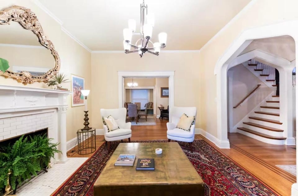 Huge Historic Home- Poker Room, 6BR 5BA, Walkable House in Jefferson County