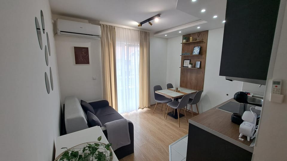 Seating area, air conditioner