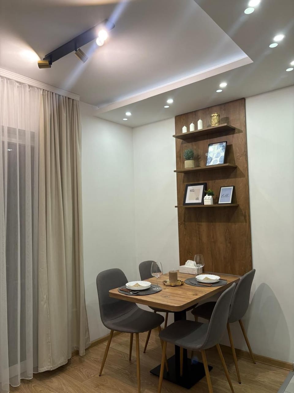 Seating area, Dining area, air conditioner