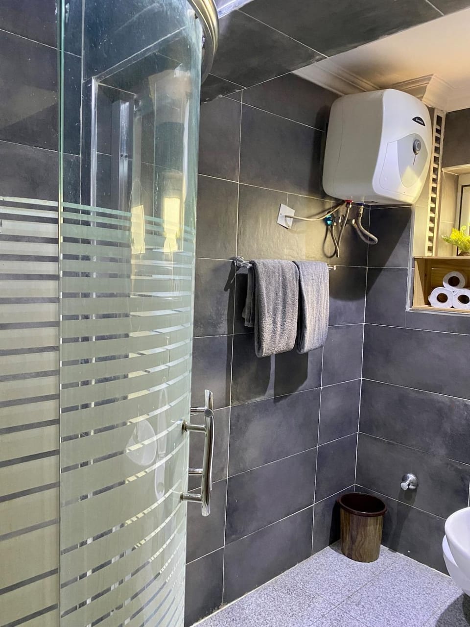 Toilet, towels, towels