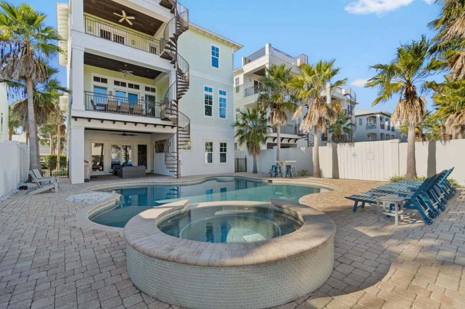 Sea E O House in Miramar Beach
