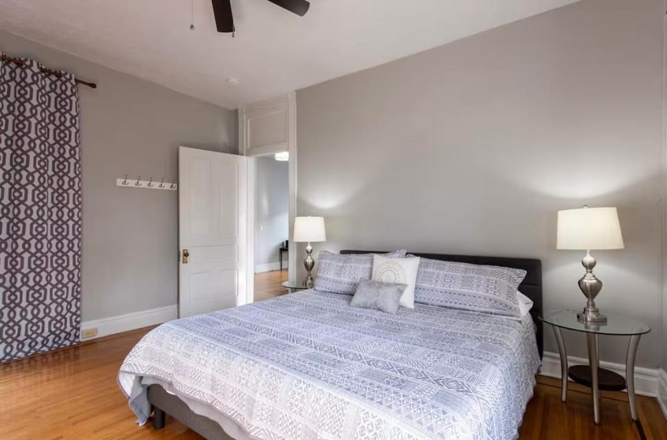 Huge Historic Renovated Home-Walk to All-Highlands House in Jefferson County