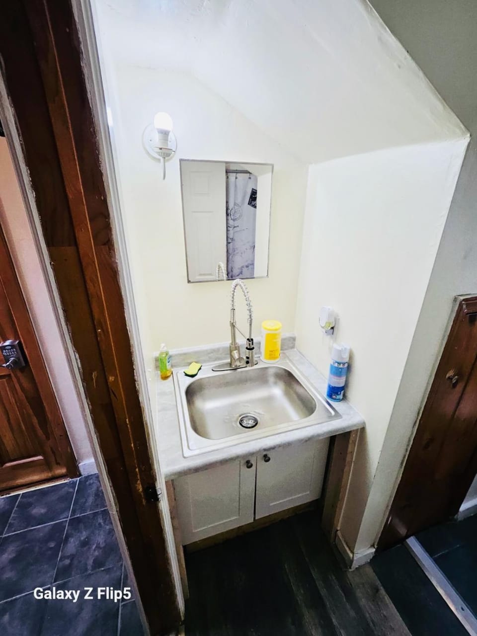 Rooms on East side near Whole Foods, Brown, Miriam, Downtown, etc Bed and Breakfast in Providence
