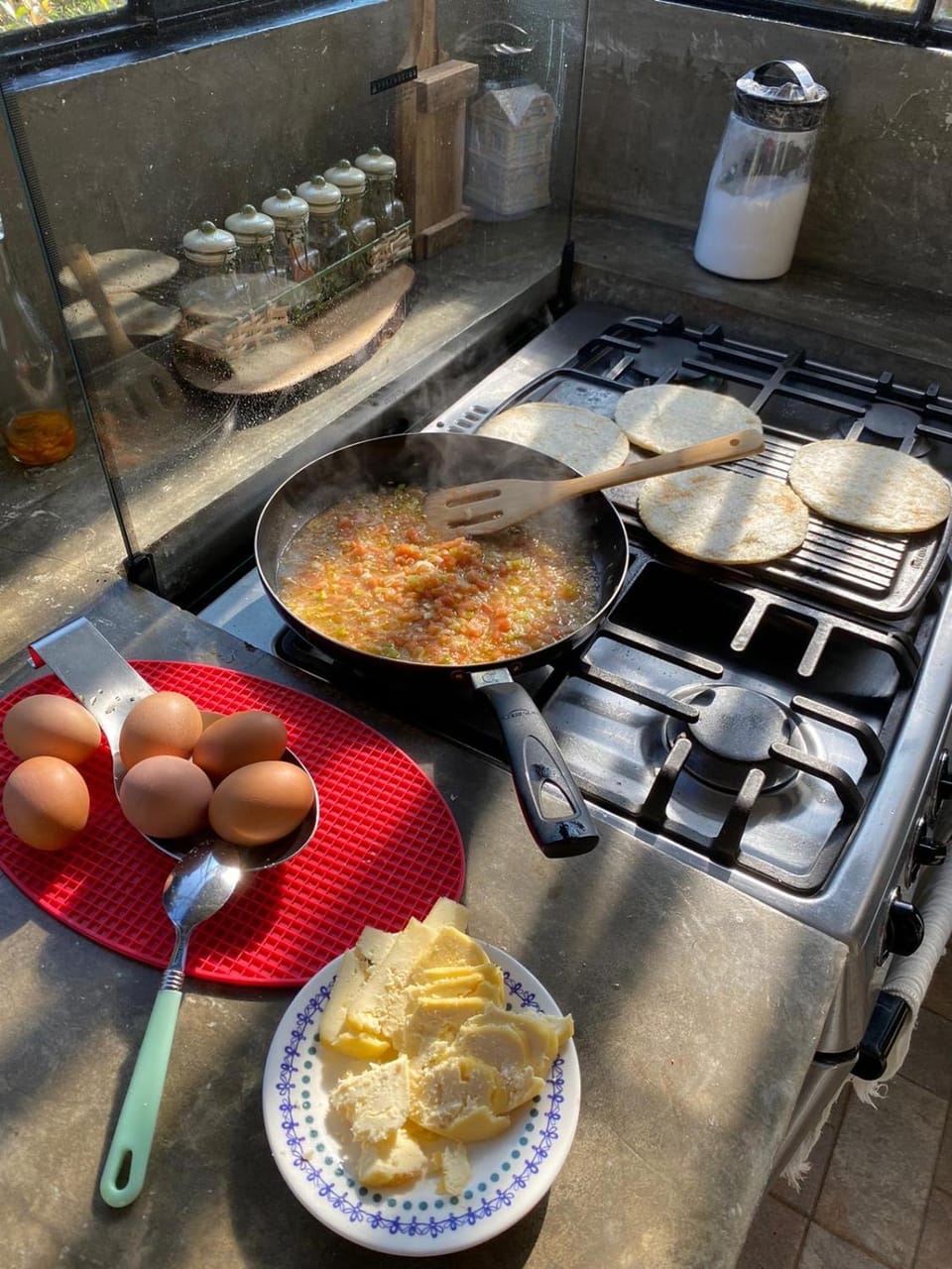 Kitchen or kitchenette, Food and drinks, Breakfast