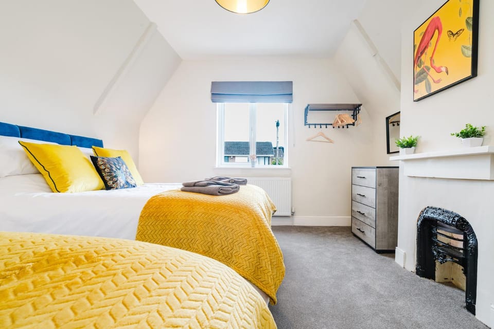 Cosy 2BDR Cottage With Free Parking House in Doncaster