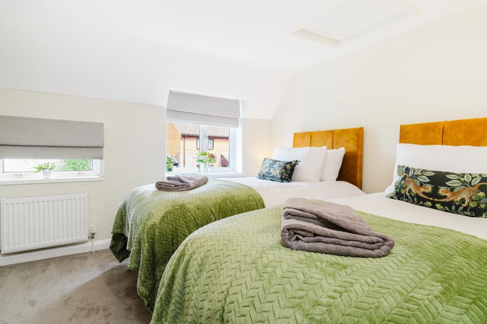 Cosy 2BDR Cottage With Free Parking House in Doncaster