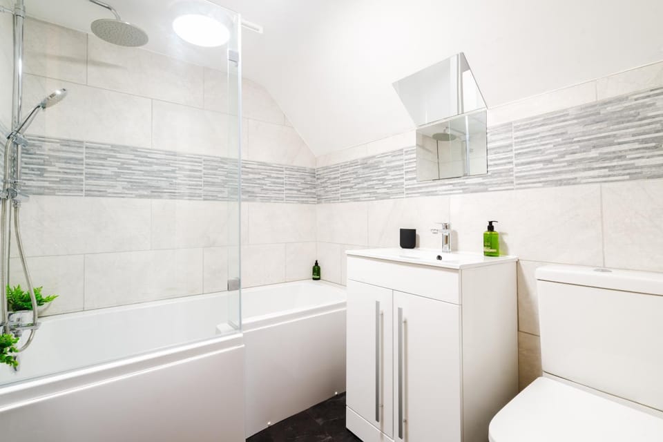 Cosy 2BDR Cottage With Free Parking House in Doncaster