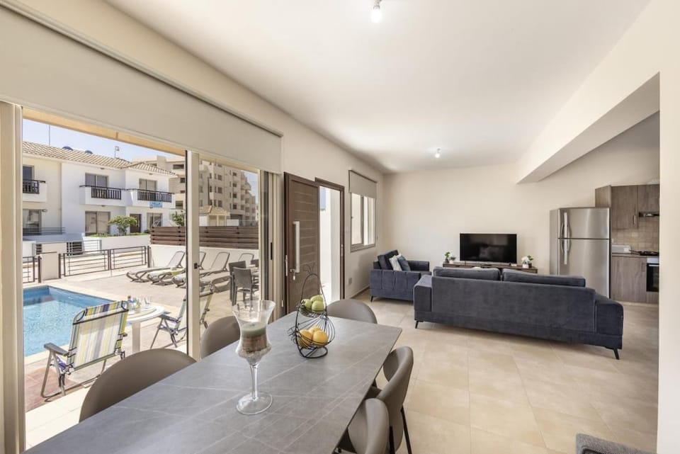 SunnyVillas 3BR House Private Pool POLY House in Famagusta District